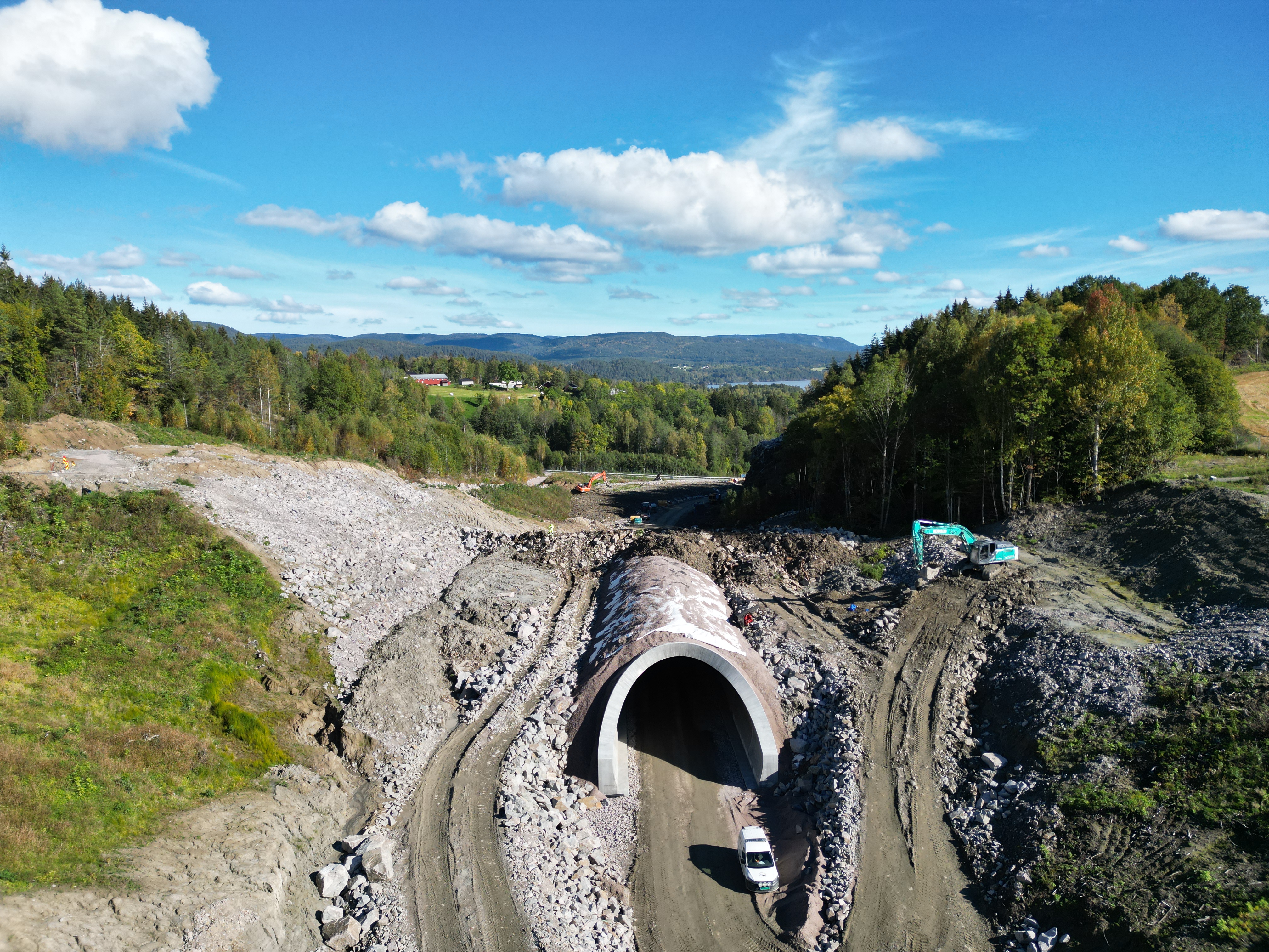 Den nye vegen vil gå i miljøtunnel under Skaravegen,.