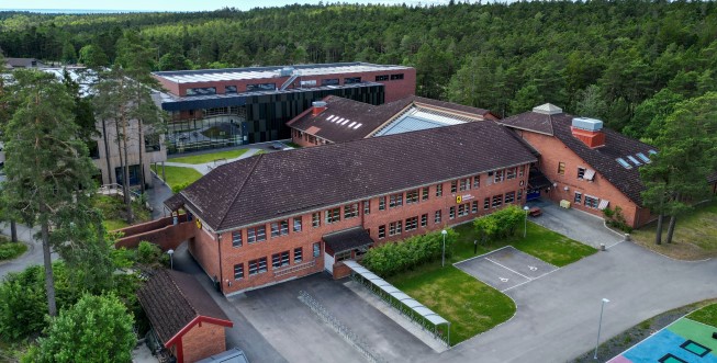 Dronefoto av Bamble videregående skole