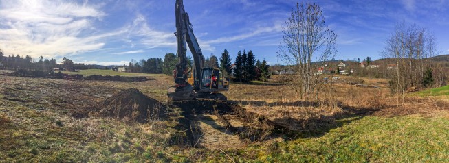 Gravemaskin på et jorde