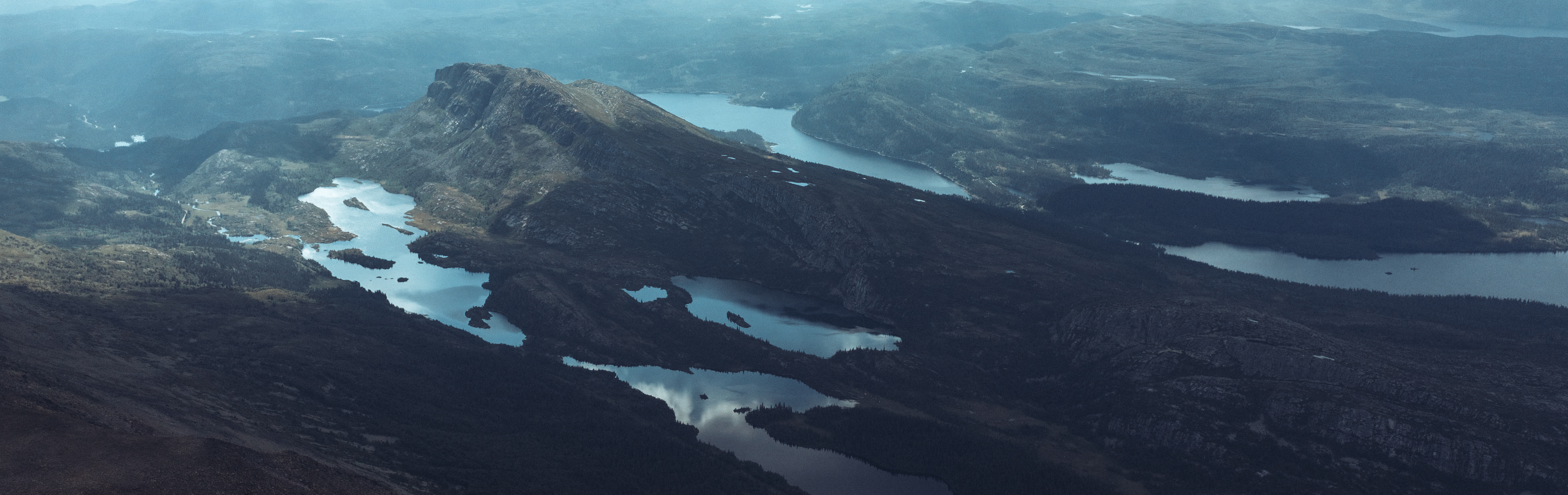 På denne siden finner du en rekke forskjellige kart over Telemark fylke. Klikk deg videre og få tilgang til blant annet kommunekart, geografisk plassering av videregående skoler og befolkningstetthet i fylket.