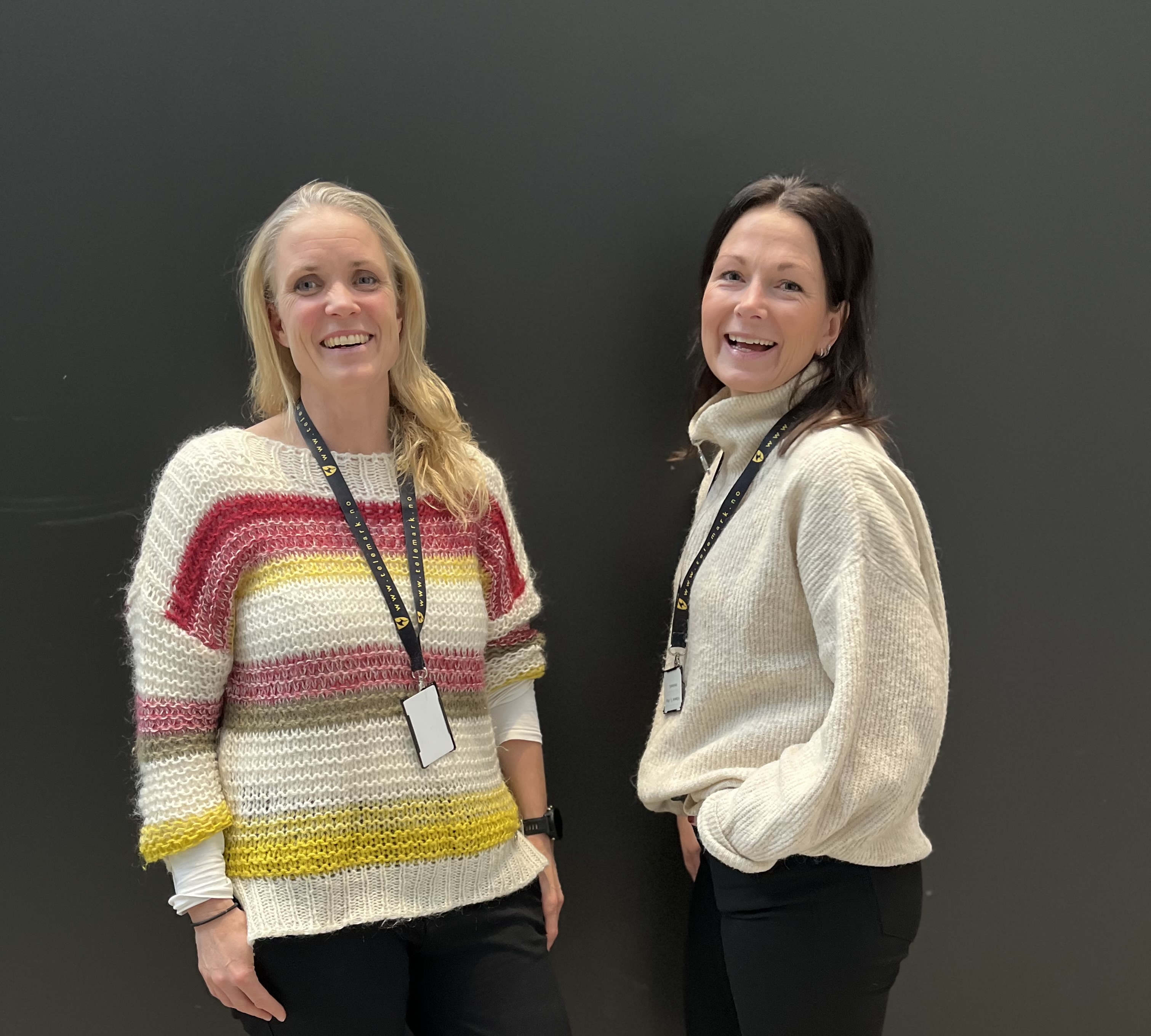 Bilde av de to damene som jobber som helsesykepleiere på Skien videregående skole.