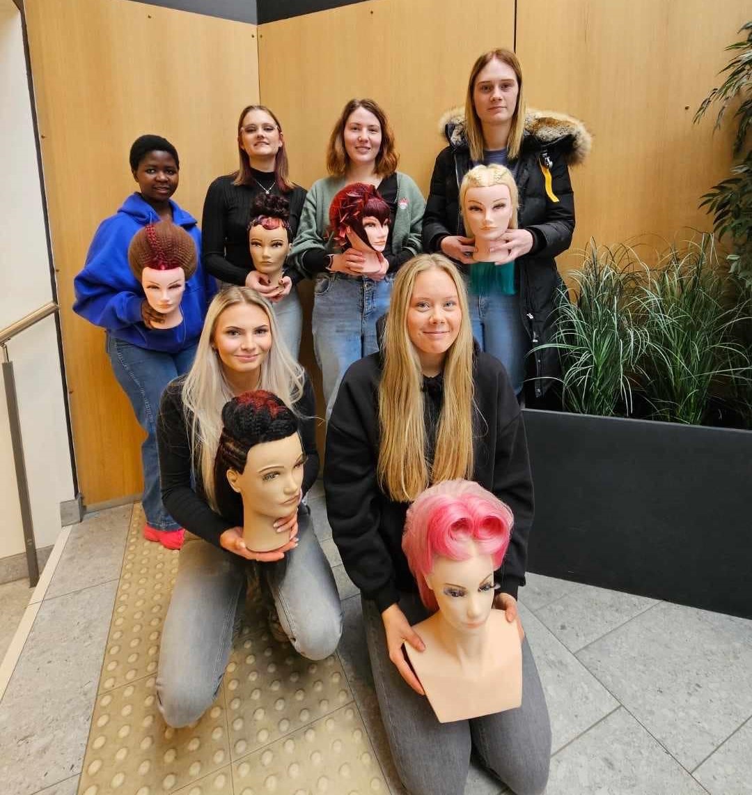 frisørelever med hårmodeller