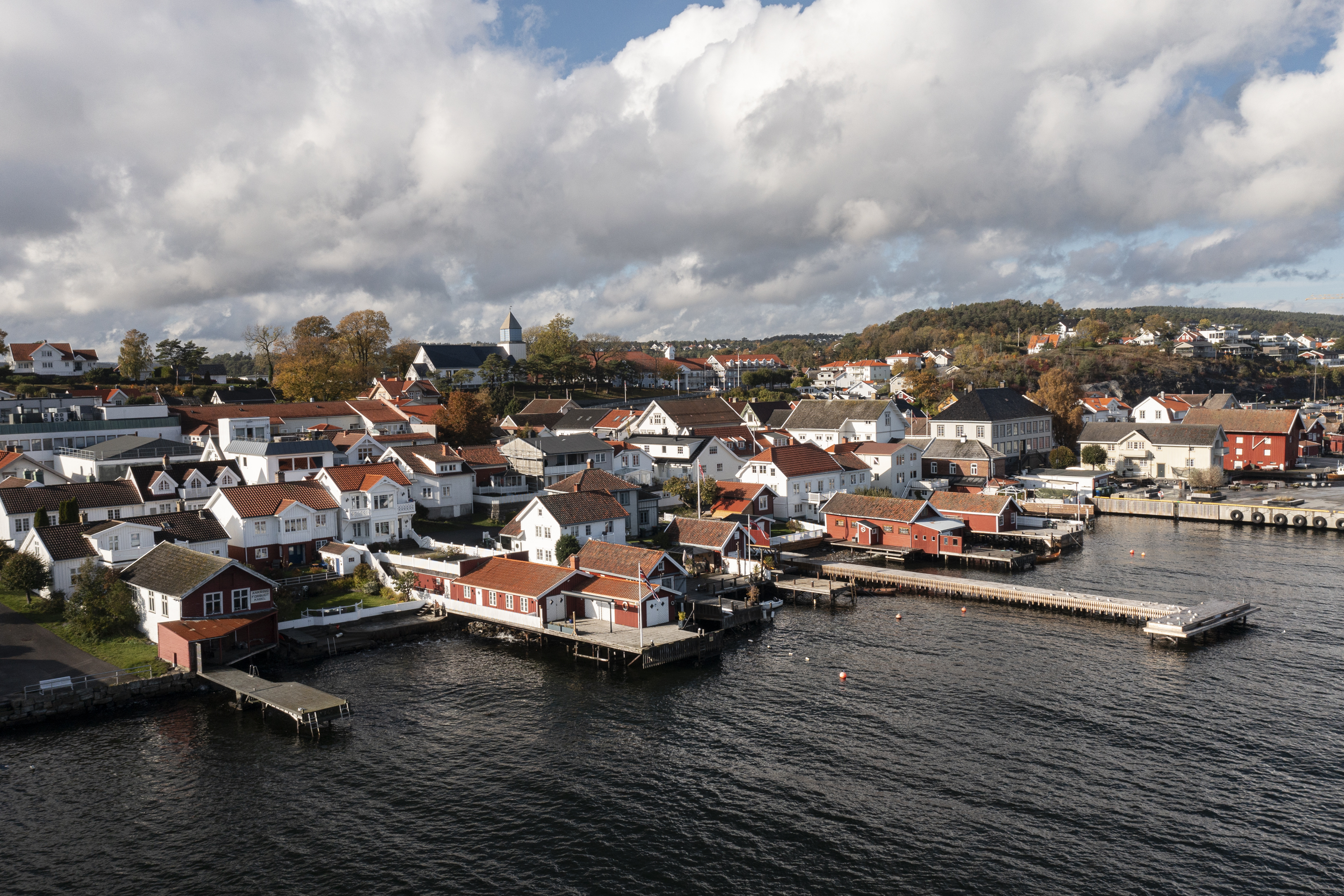 Bilde av Langesund sentrum tatt fra drone.