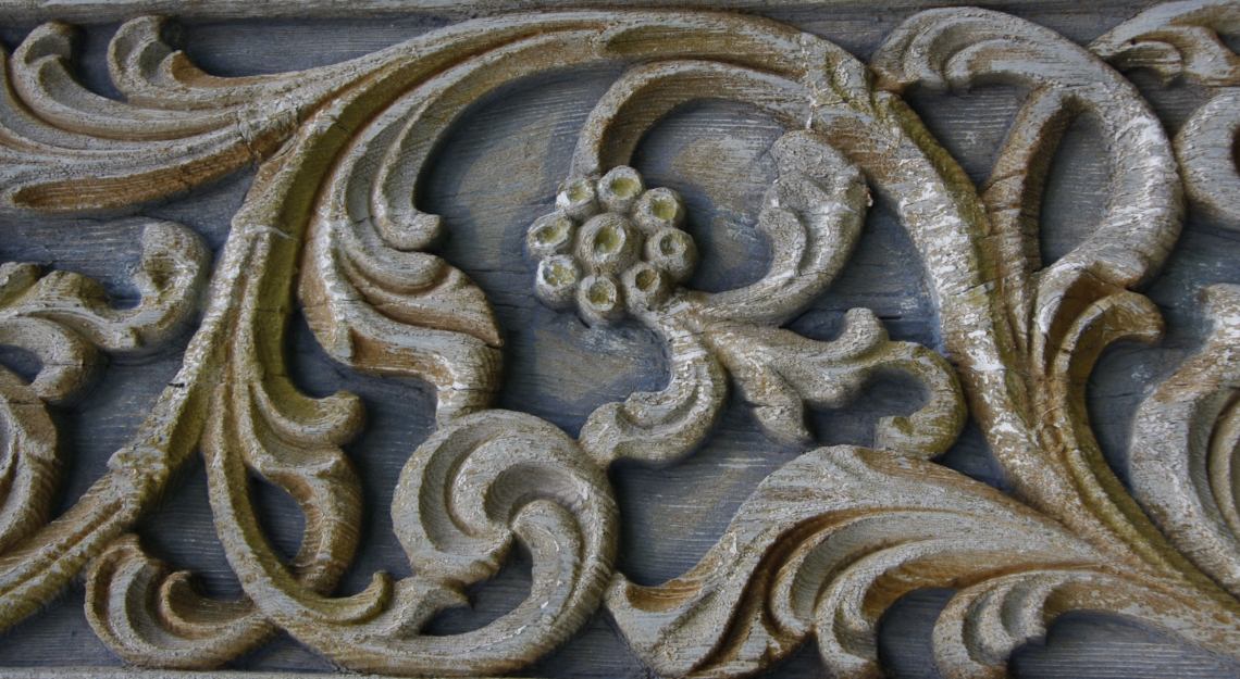 nærbilde av treskjæring