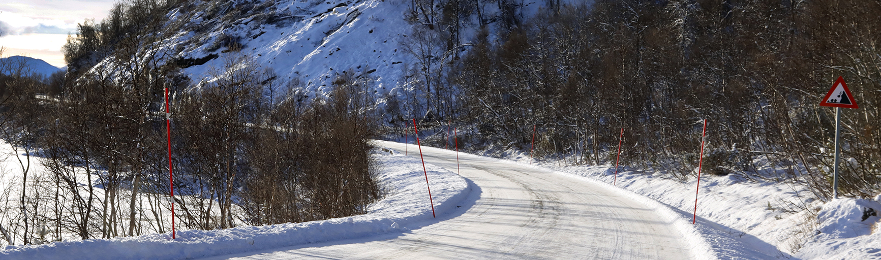 15 meter skal det sprenges inn i Lauvåsen  i Agder for å hindre at skred komme ut i veien. Steinen skal brukes til å bygge opp vei 12 kilometer unna i retning Vestfold og Telemark.  Foto: Tor Arvid A. Gundersen
