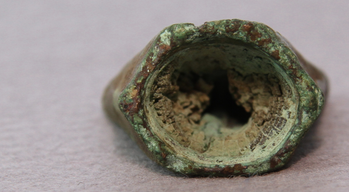 nærbilde av der trevirket har vært